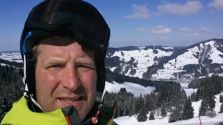 Selfie vor Allgäuer Panorama.