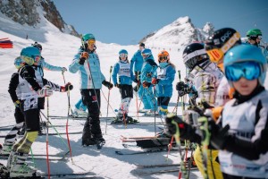 „Sicher im Schnee“ und „Dein Winter. Dein Sport“ wollen zusammen mit Felix Neureuther vor allem Kinder und Jugendliche vom Wintersport begeistern. Foto: Magnus Winterholler