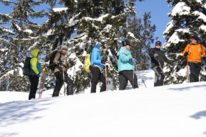 Ob auf Schneeschuhen oder Tourenski: Es sind die besonderen Momente, die den Familien-zusammenhalt staerkenl Foto: Kunz PR