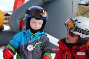 Mit Brille und Durchblick: Timmi beim Skikurs.