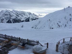 Der Ausblick am höchsten Punkt des Skigebiets, an der Schneekarhütte. 