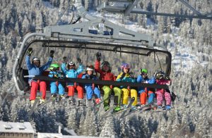 Neben Tagesskifahrern aus Süddeutschland und dem angrenzenden Ausland steuern vor allem Familien mit Kindern das Skigebiet Oberjoch an. Fotos: Bergbahnen Hindelang-Oberjoch/Bad Hindelang Tourismus